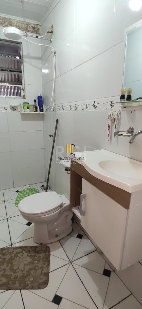 Casa para Venda com 2 dormitórios e 2 vagas no bairro Hípica
