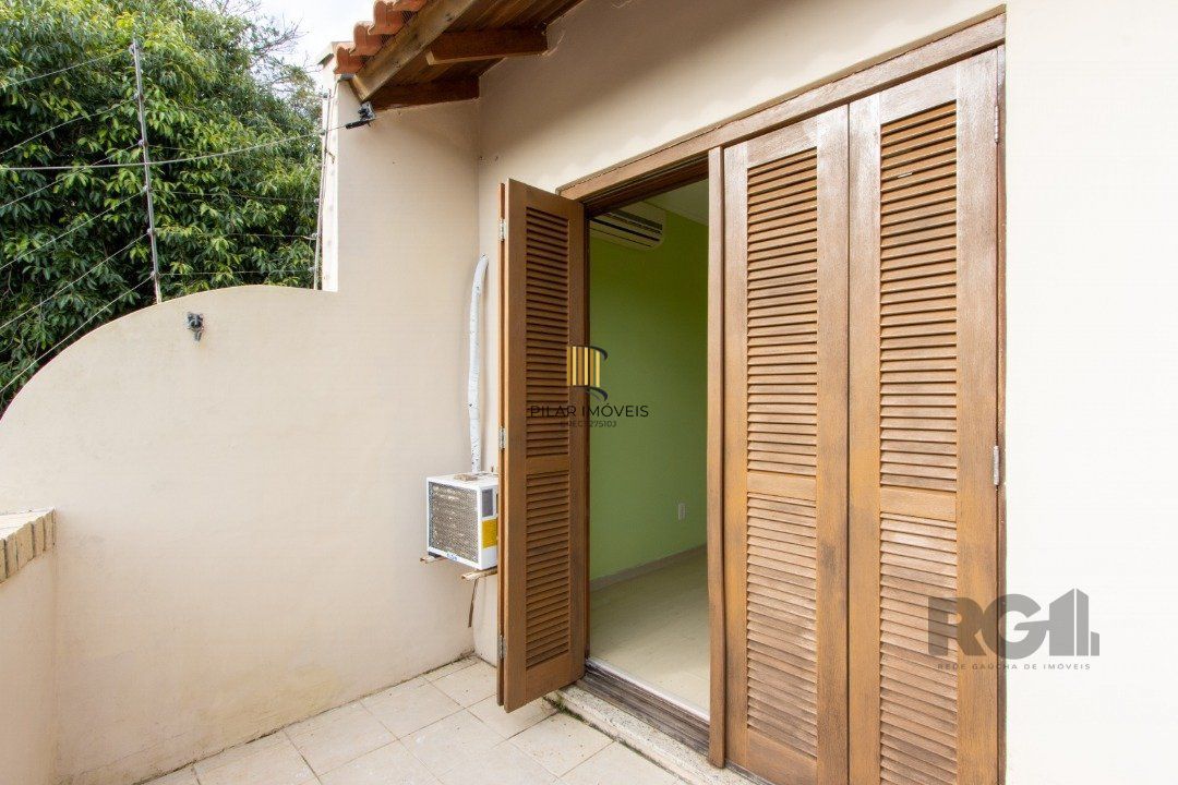Casa 4 dormitórios no bairro Ipanema
