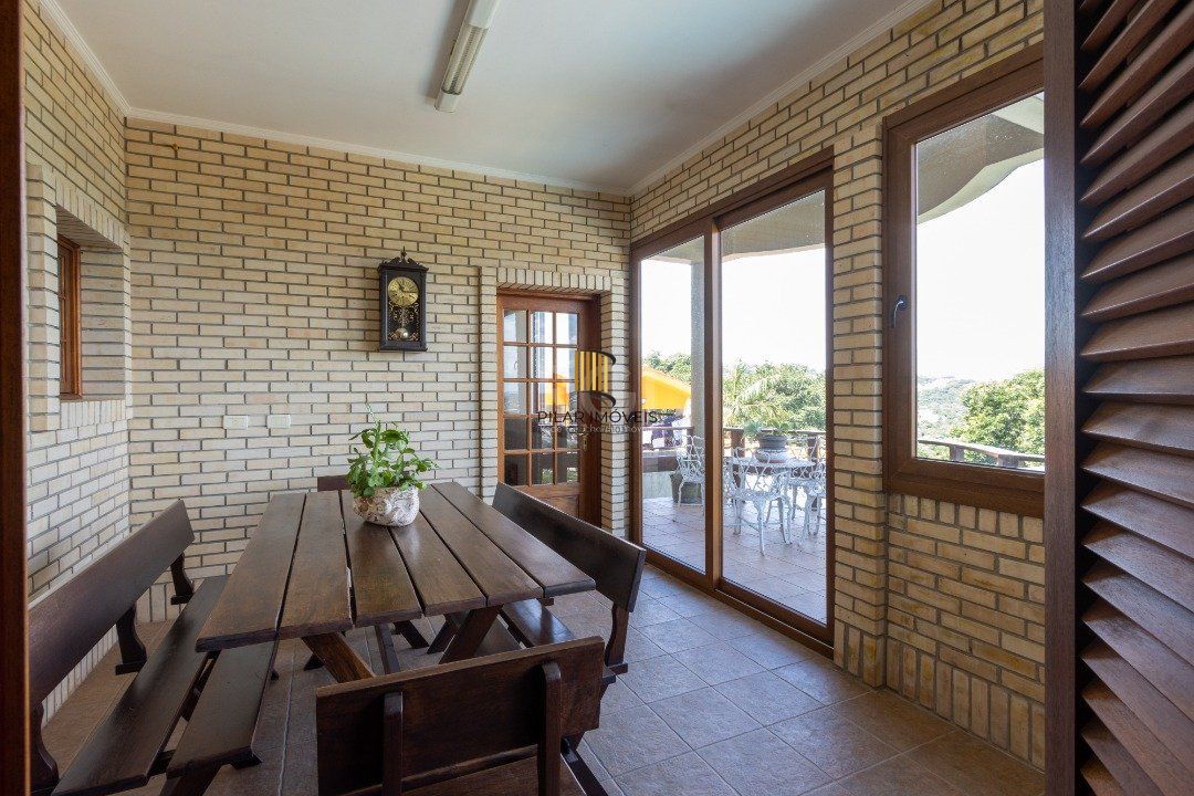 Casa de Condomínio 4 dormitórios no bairro Nonoai