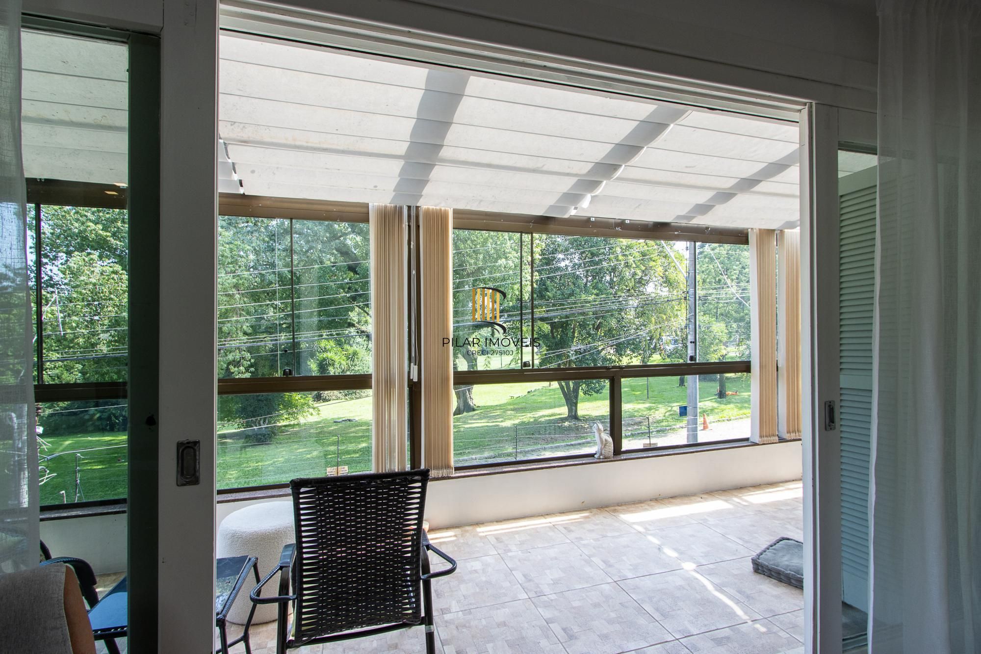 Linda casa totalmente reformada, 3 quartos (1 suite), 2 vagas cobertas - Bairro Nonoai