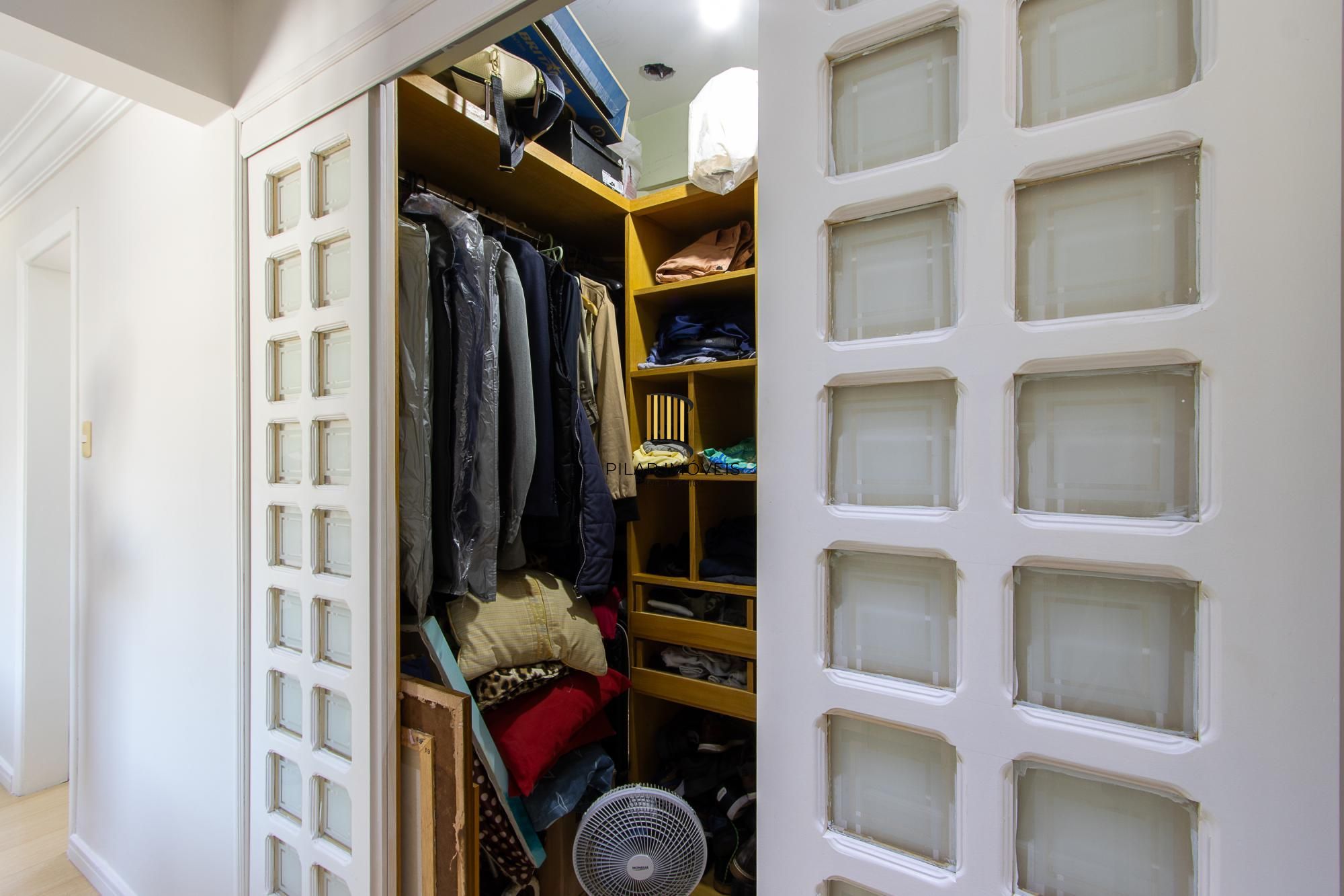 Cobertura com 2 dormitórios, incluindo 1 suíte.