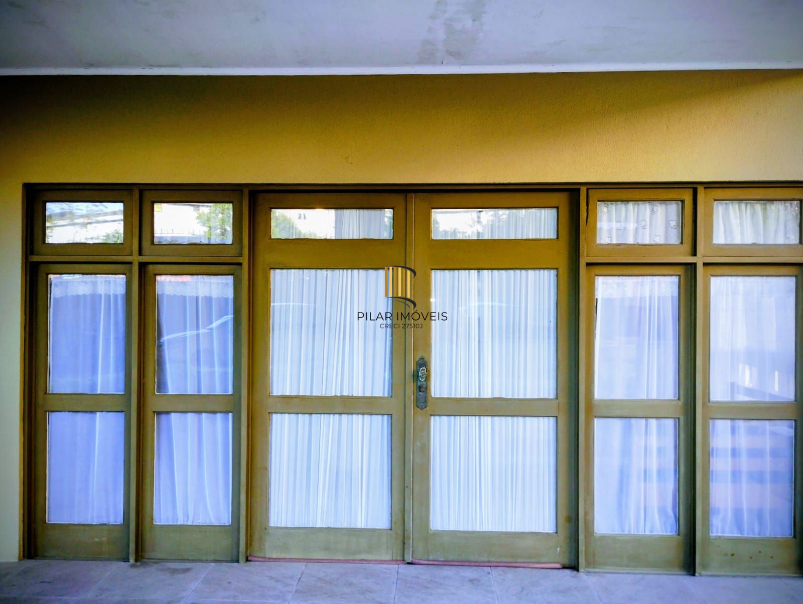 Apartamento de 1 dormitório, de frente, andar alto, elevador, vista para o Lago Guaíba.