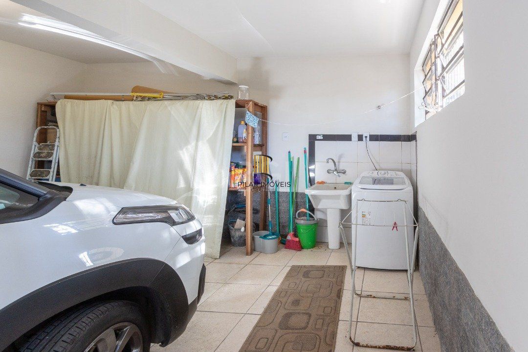 Casa para Venda - 308.25m², 3 dormitórios, sendo 1 suites, 5 vagas - Cristal