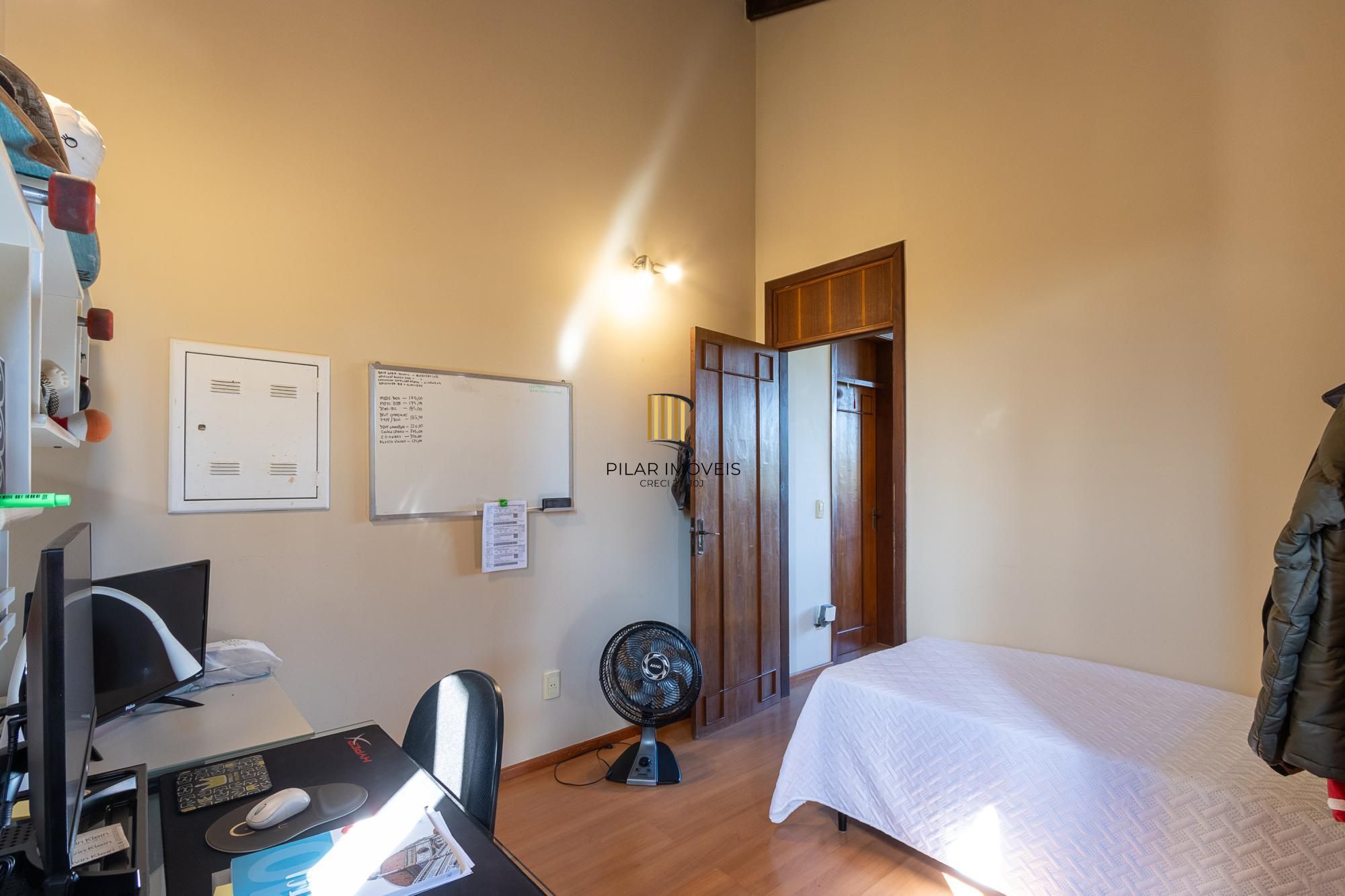 Casa em condomínio á venda com 6 dormitórios em Porto Alegre