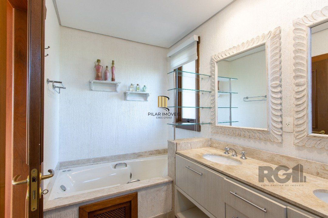 Casa de Condomínio 3 dormitórios no bairro Belém Novo