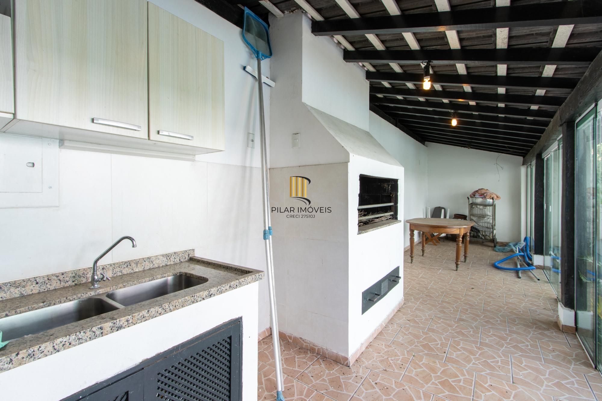 Casa com piscina Bairro Cristal