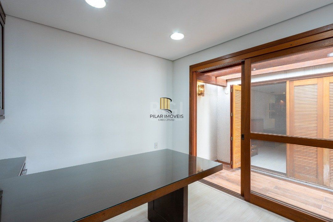 Casa em condomínio para Venda com 4 dormitórios, sendo 1 suites e 4 vagas no bairro Ipanema