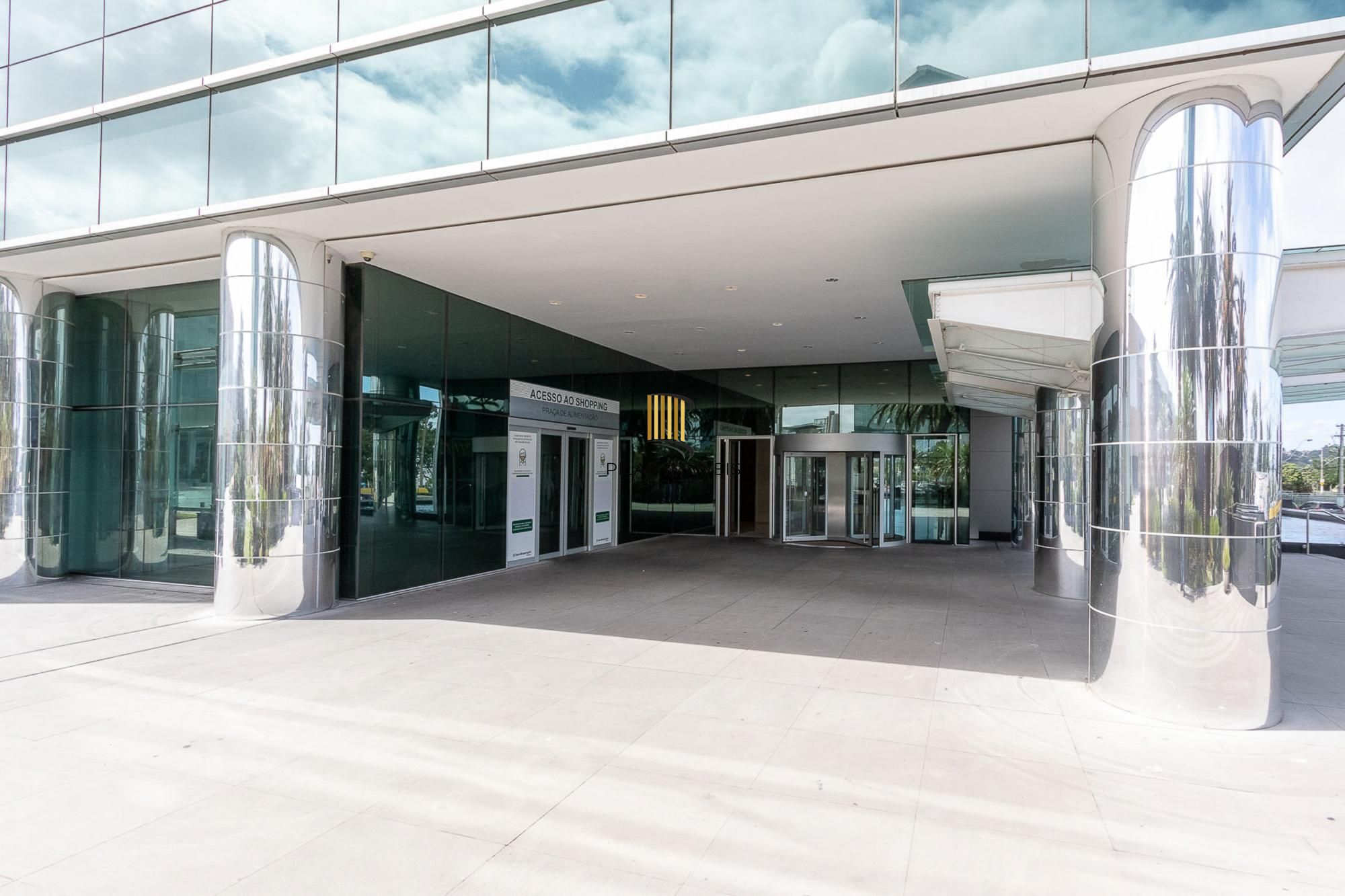 Sala Comercial no Ed. Cristal Tower  junto ao Barra Shopping no Bairro Cristal