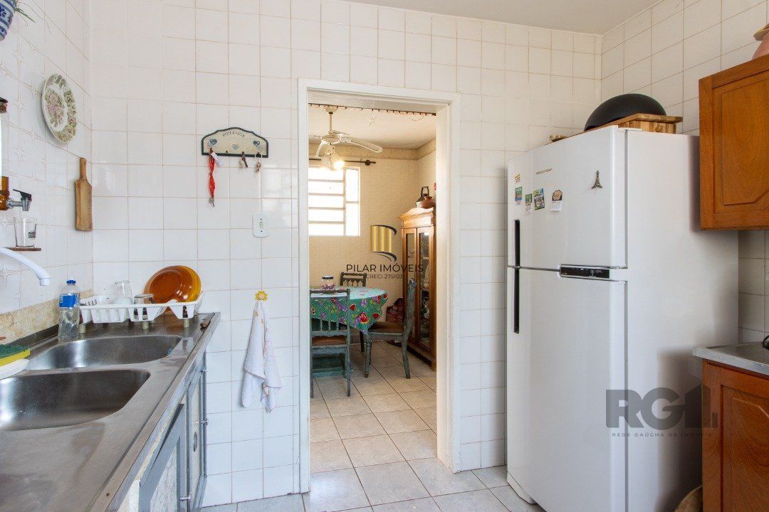 Casa em condomínio aberto, 3 quartos, edicula com 1 quarto - Bairro Santa Tereza