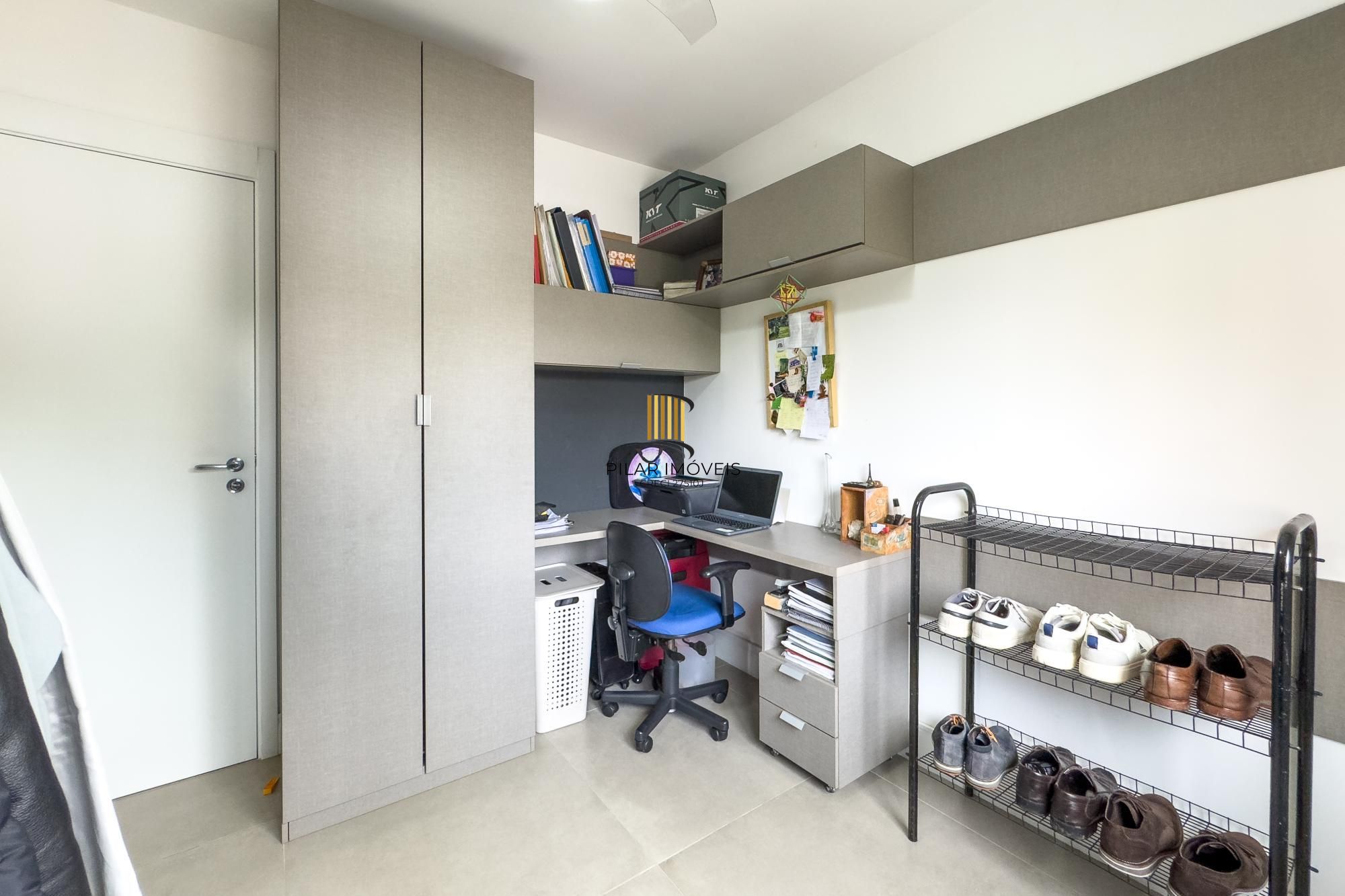 Apartamento 03 Suítes bairro Cristal, 88,97m² de área privativa, semimobiliada e 02 vagas de garagens cobertas.