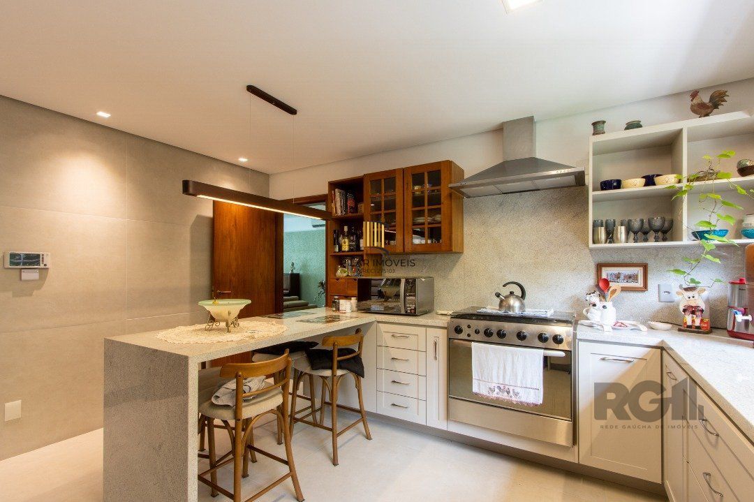 Sobrado com vista para Rio, 3 quartos, 2 suites, pátio, piscina, vaga para 4 carros - Bairro Vila Assunção