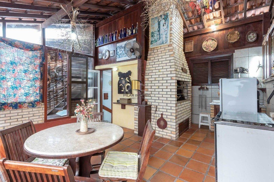 Casa para Venda com 3 dormitórios, sendo 1 suites e 4 vagas no bairro Ipanema