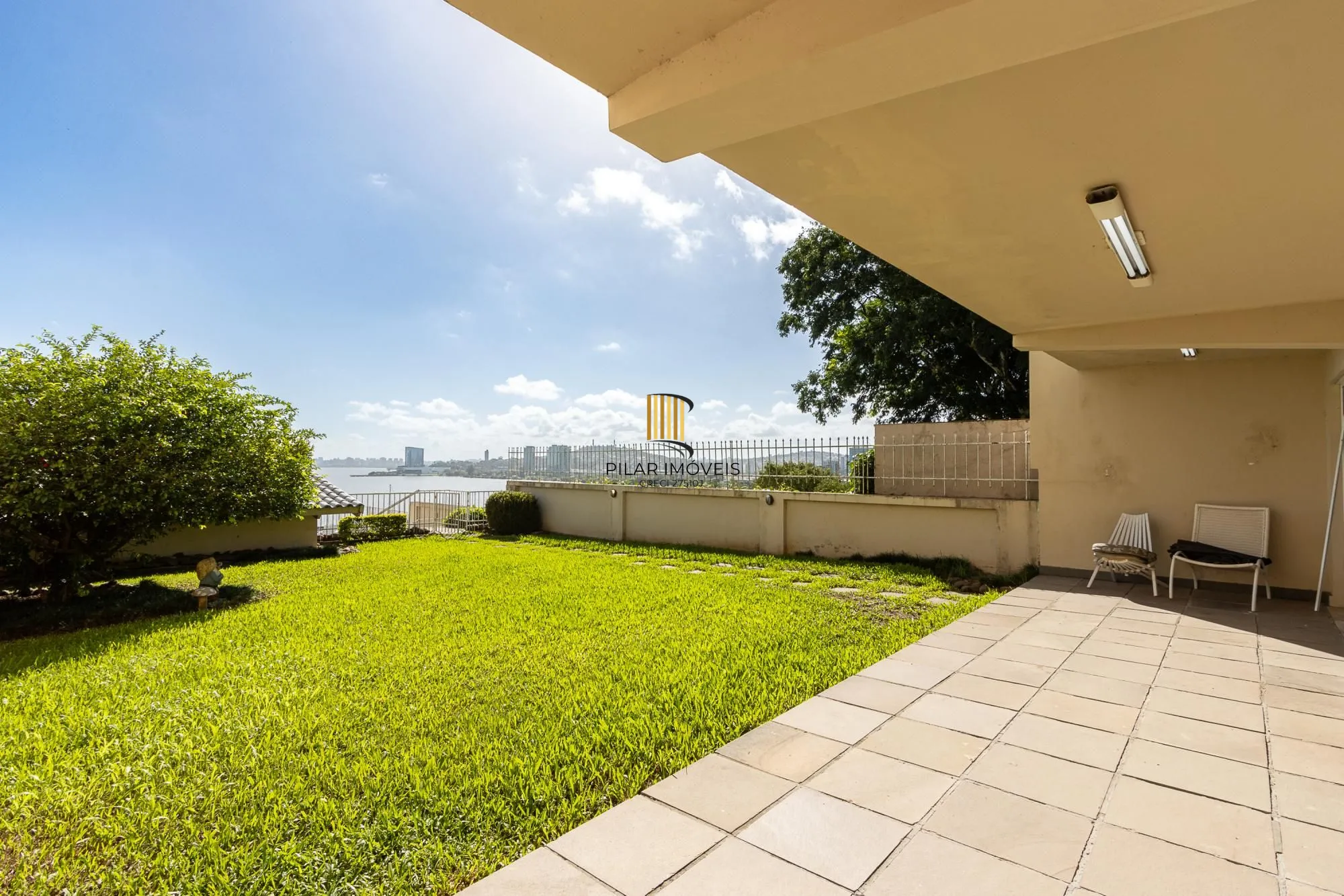 Residência em endereço nobre na Vila Assunção, com vista privilegiada para o Guaíba e clubes náuticos!