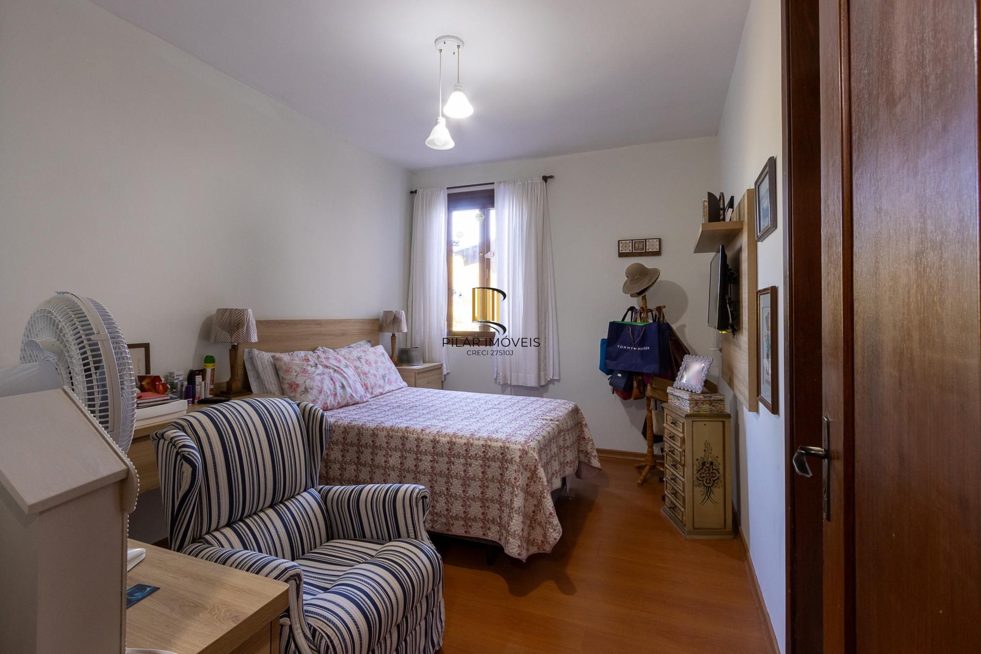 Casa em condomínio á venda com 6 dormitórios em Porto Alegre