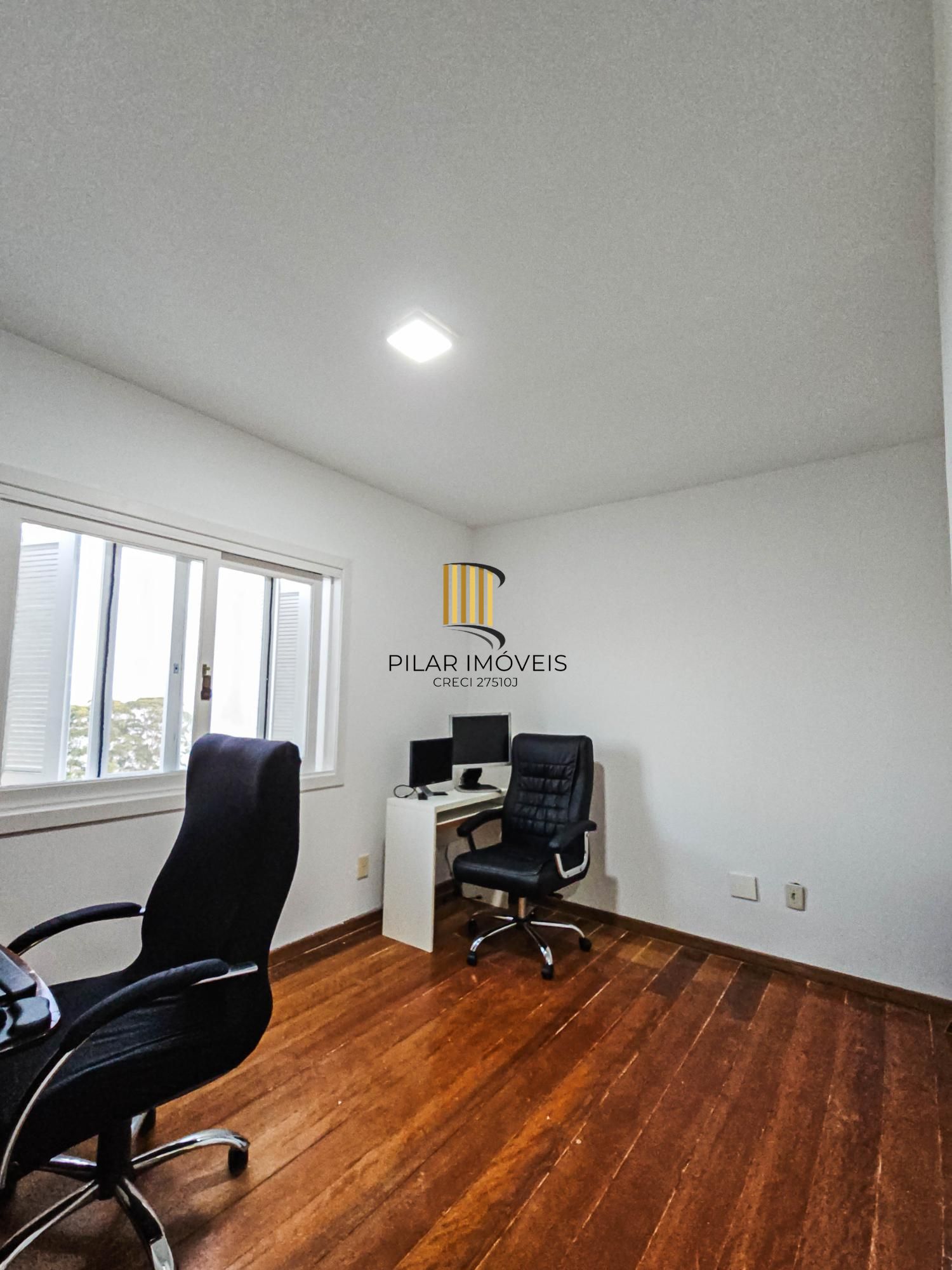 Casa na Vila Conceição, 3 dormitórios, 1 suíte, churrasqueira, lareira, 4 vagas, piscina aquecida e vista perene para o Rio.