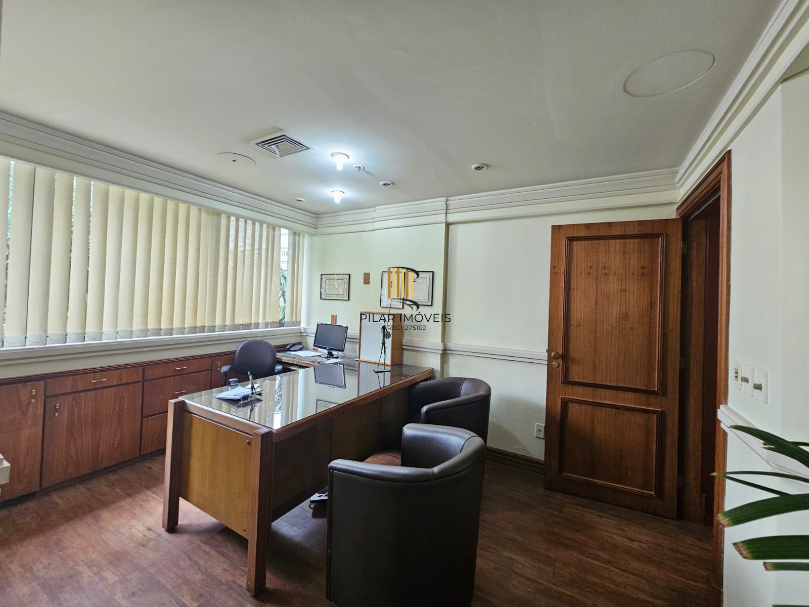 Sala comercial a 1 quadra do Parcão