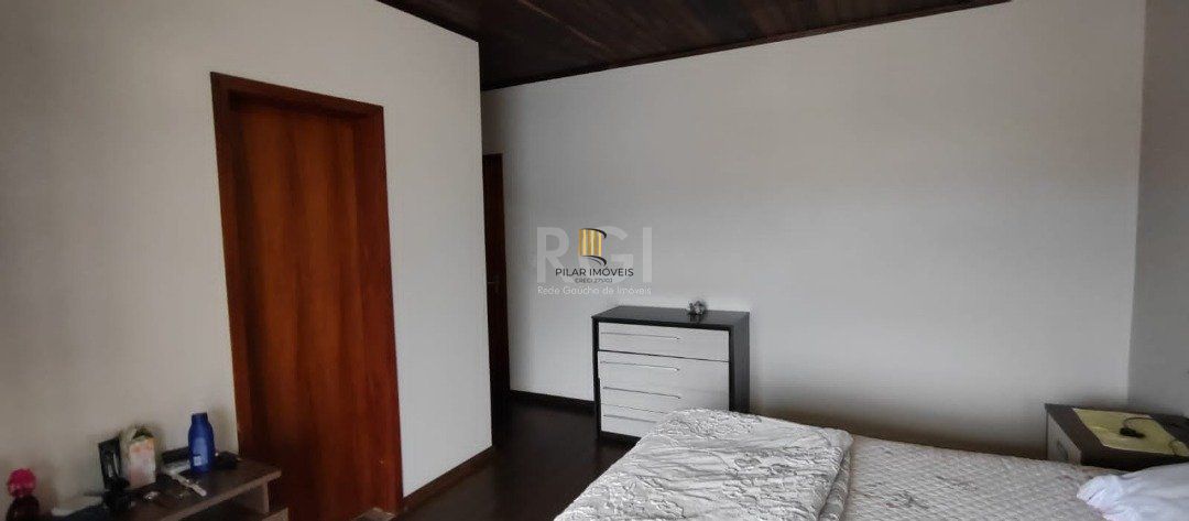 Casa para Venda - 180m², 4 dormitórios, sendo 1 suites, 3 vagas - Campo Novo