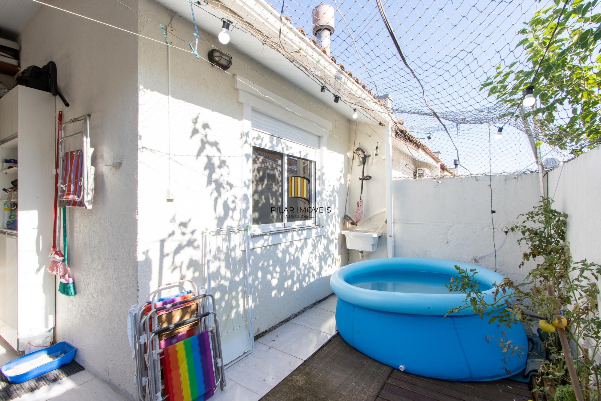 Casa 2 dormitórios  em condominio fechado