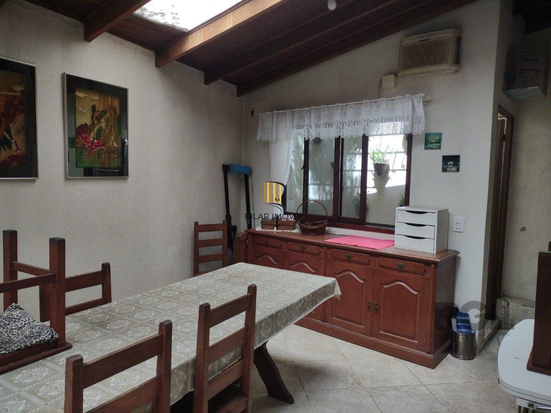 Casa de Condomínio 4 dormitórios no bairro Medianeira