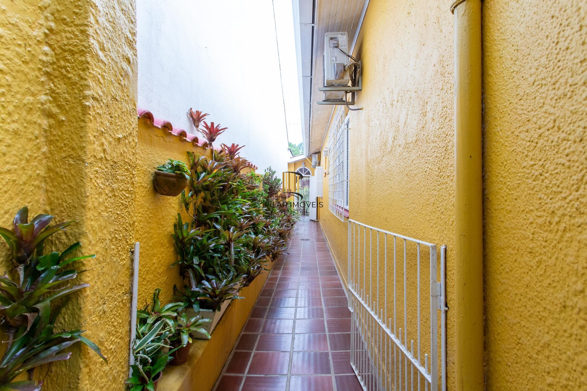 Casa 5 dormitórios no bairro Vila Assunção
