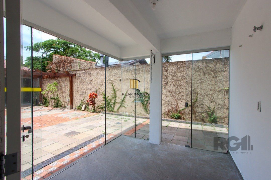 Casa com 4 quartos, com 347,57 m 2 privativos