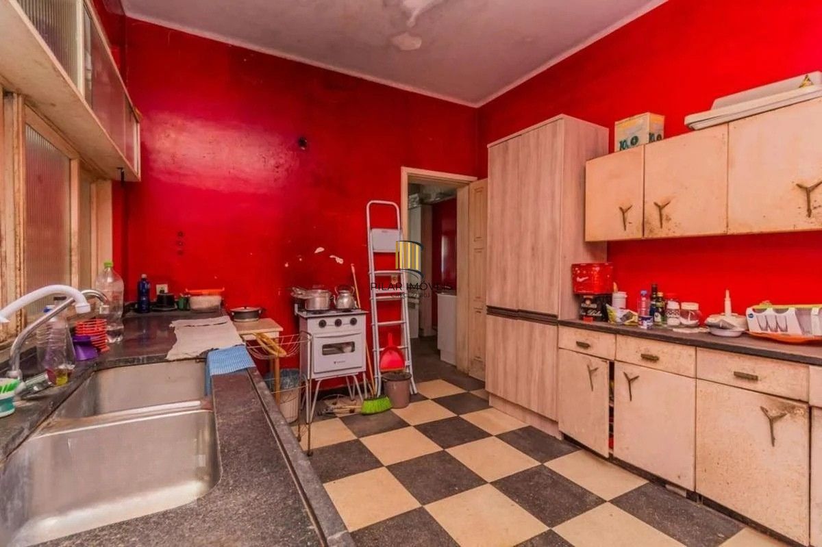 Casa com 5 dormitórios e 3 vagas no bairro Assunção