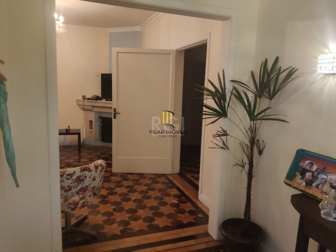 Casa para Venda - 205m², 3 dormitórios, sendo 1 suites, 2 vagas - Santo Antonio