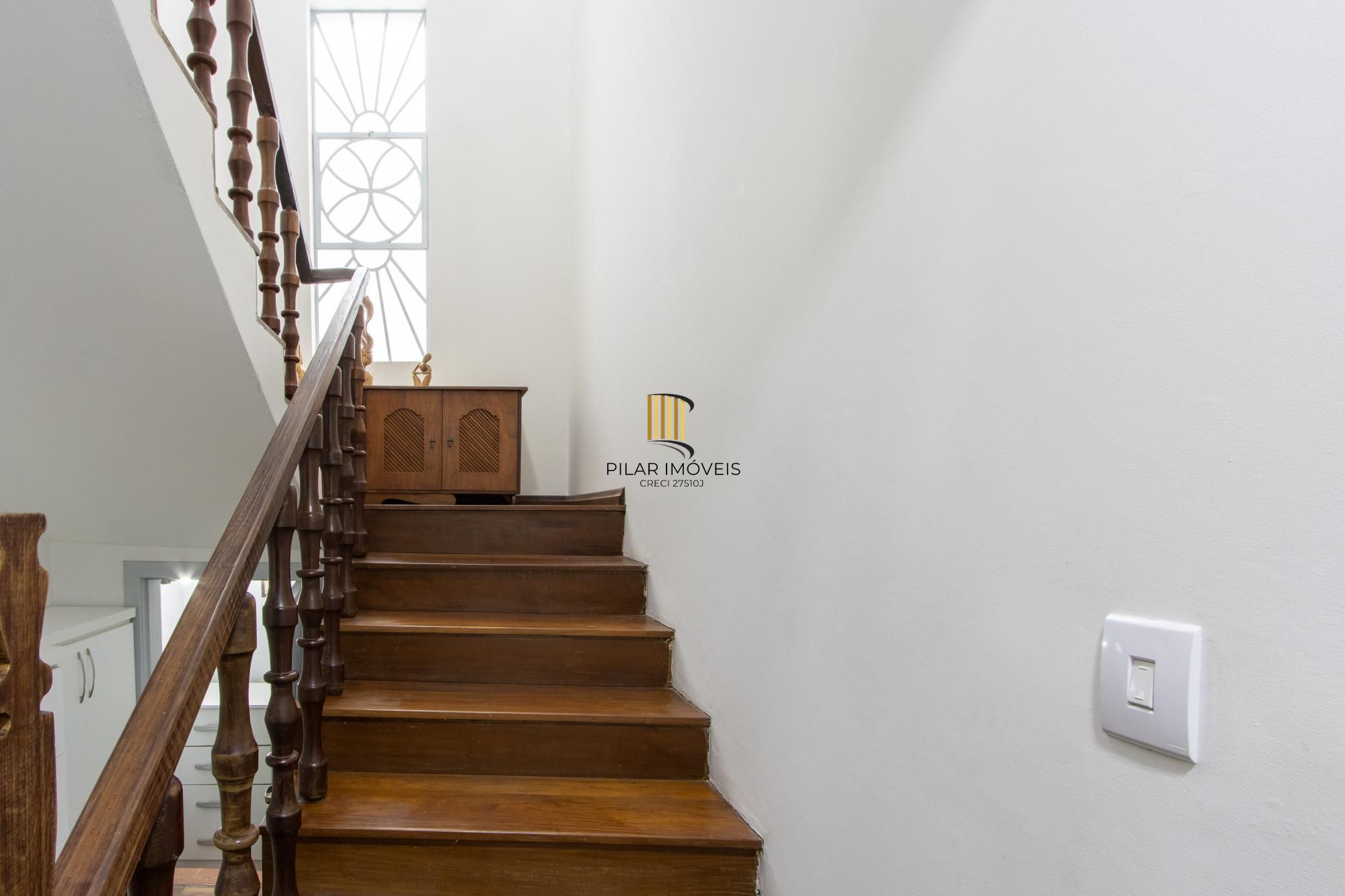 Casa TODA Reformada à Venda  – Mobiliada