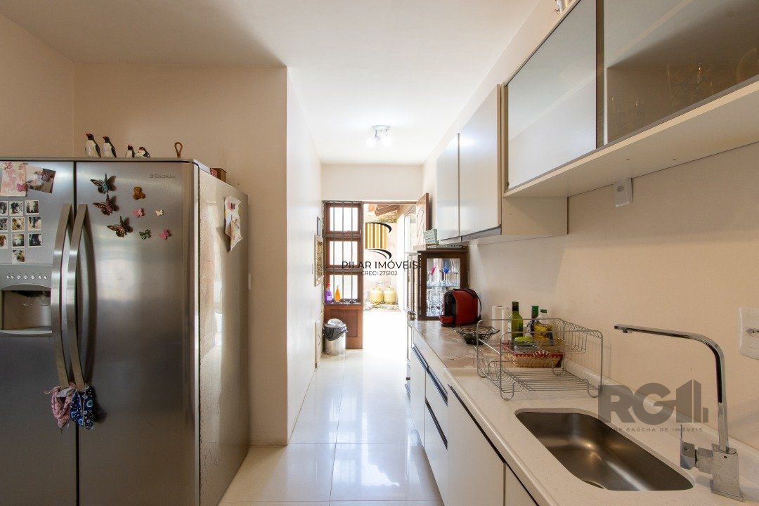 Casa 4 dormitórios no bairro Hípica