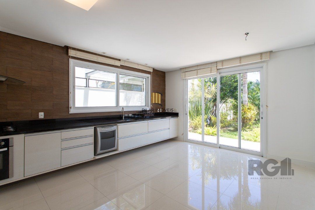 Casa  no condomínio Terra Ville , com aproximadamente 450m quadrados.