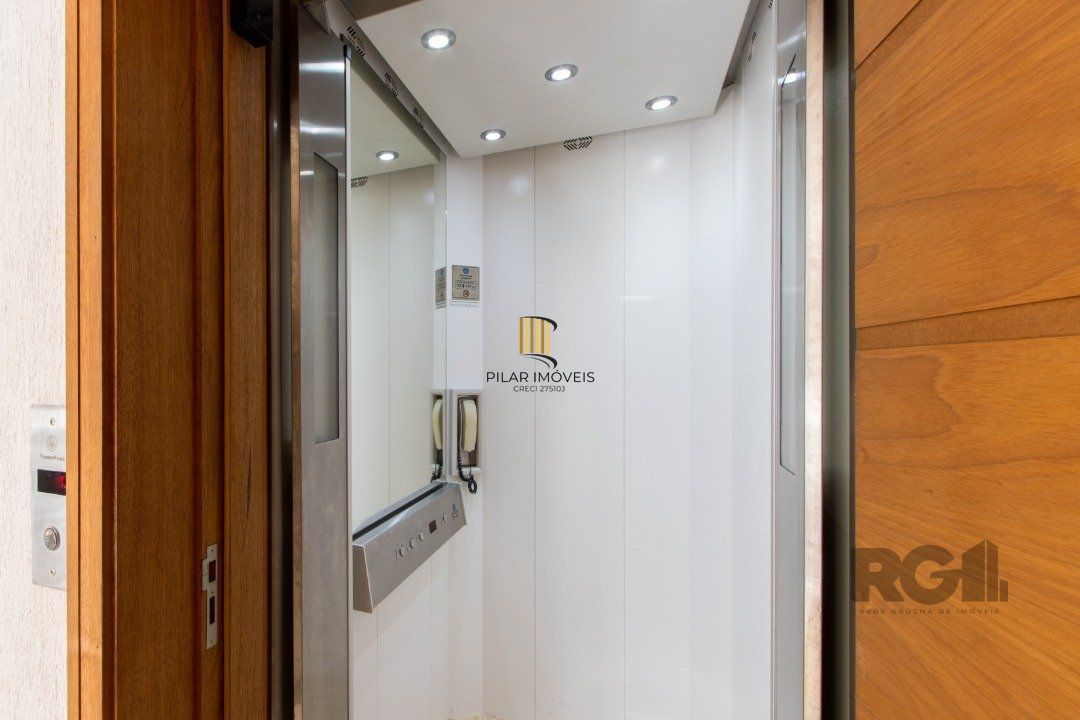 Casa com 5 suites com area privativa 714,00