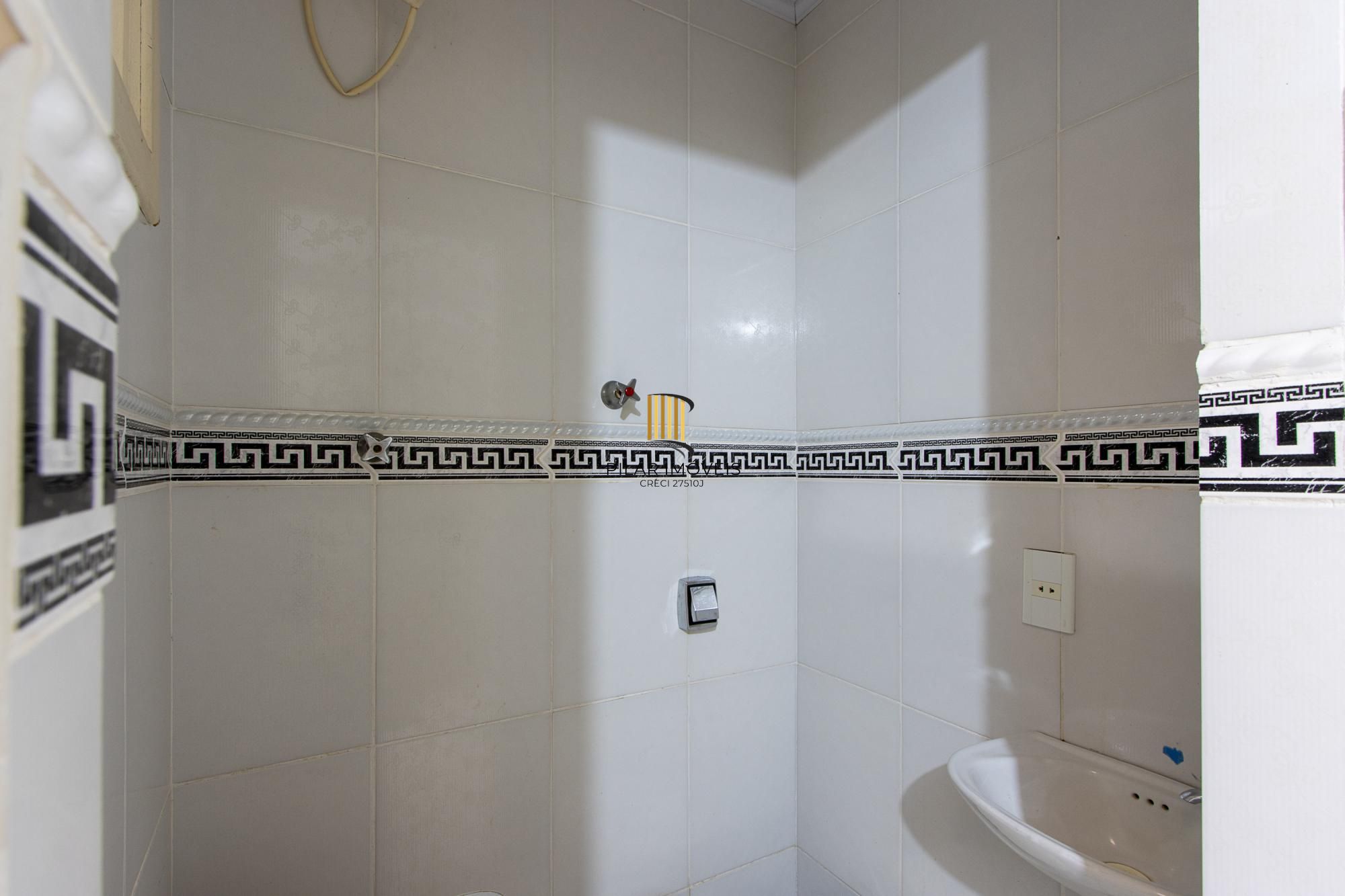 Casa de condomínio, 3 dormitórios, 1 suíte, 1 vaga coberta, no bairro Cristal.