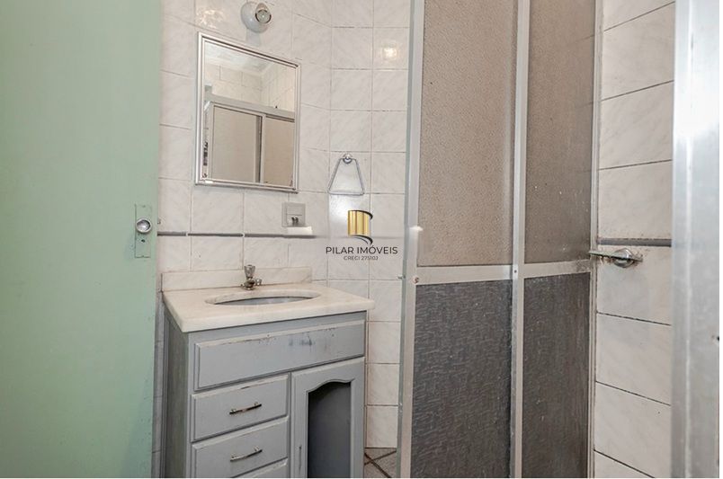 Apartamento de 2 dormitórios, 1 banheiro, no Bairro Rio Branco.