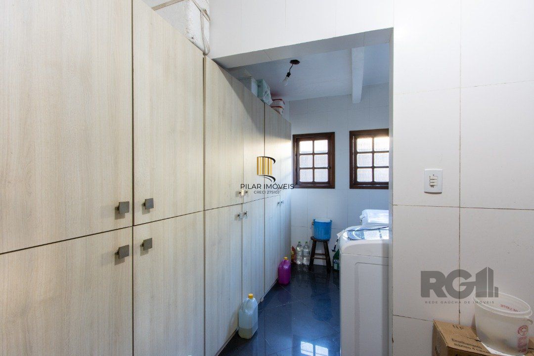 Casa para Venda - 300m², 3 dormitórios, sendo 1 suites, 4 vagas - Tristeza