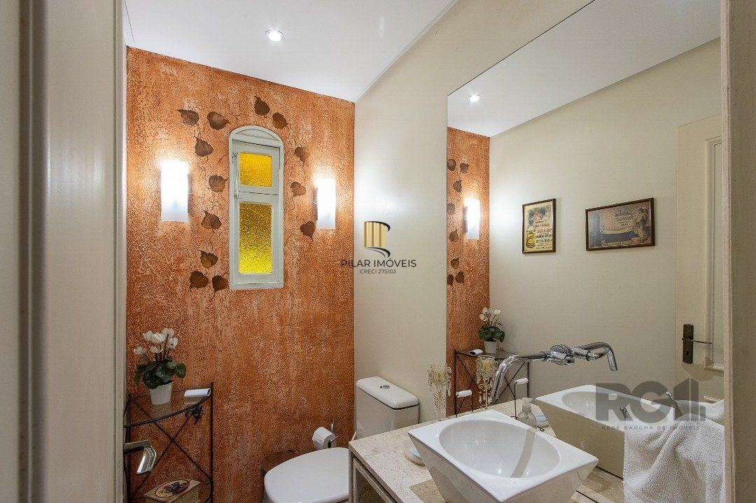 Casa tipo sobrado, com 3 dormitórios em Canoas