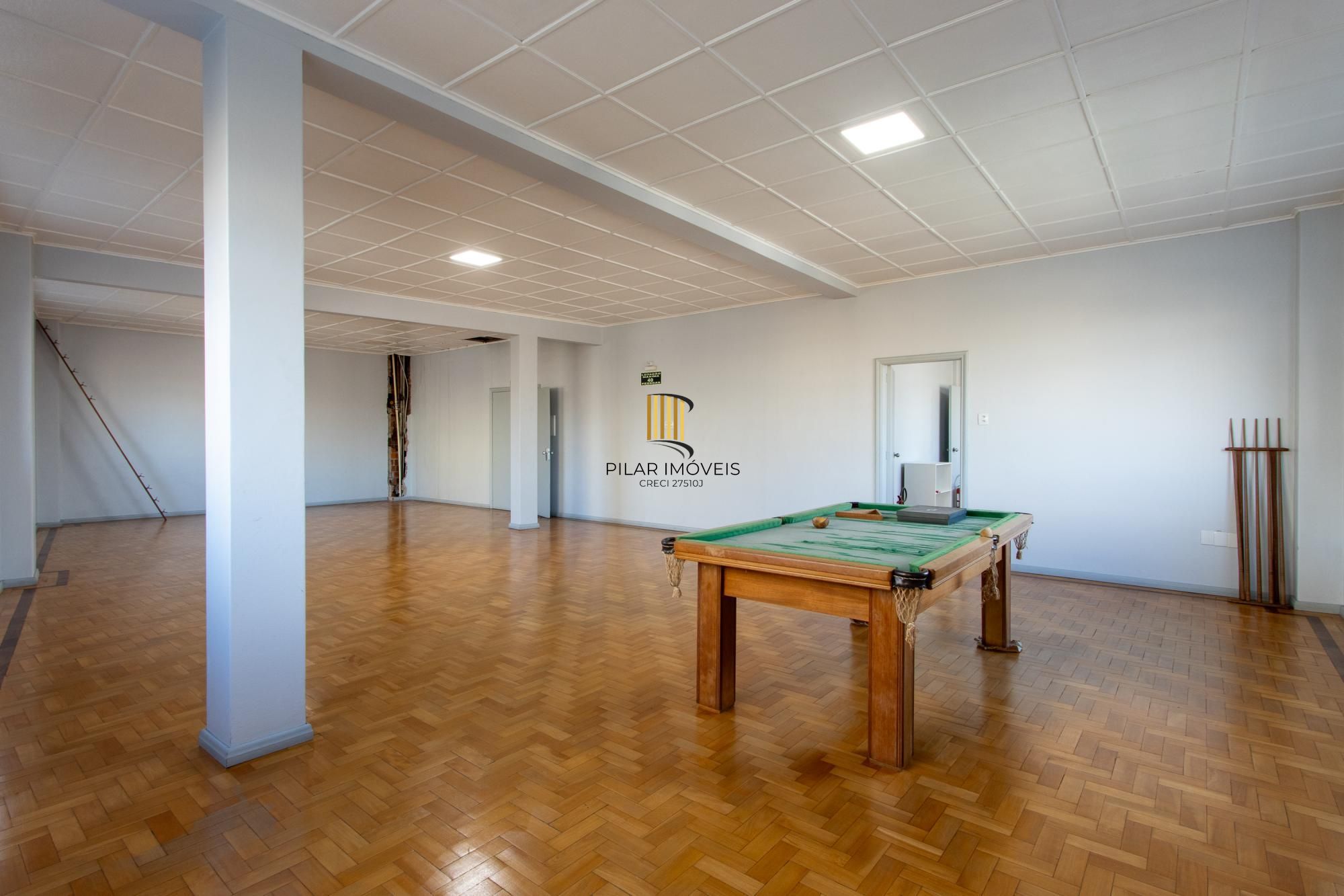Apartamento para Venda - 238m², 3 dormitórios, sendo 1 suites, 1 vaga - Floresta