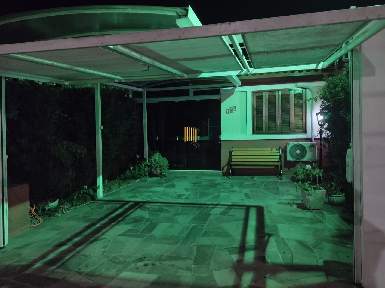 Casa 2 dormitórios no bairro Hípica