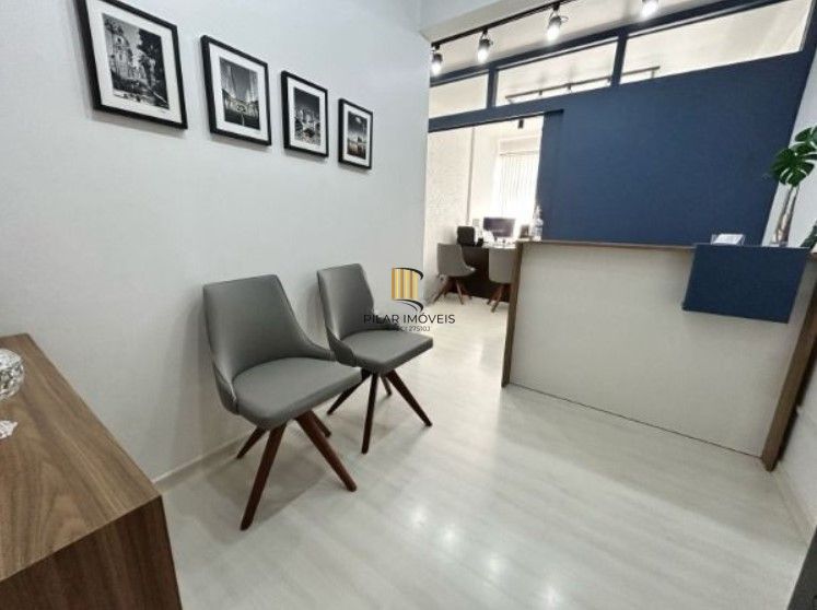 Sala desocupada c/vista p/ o Guaíba - bairro Centro