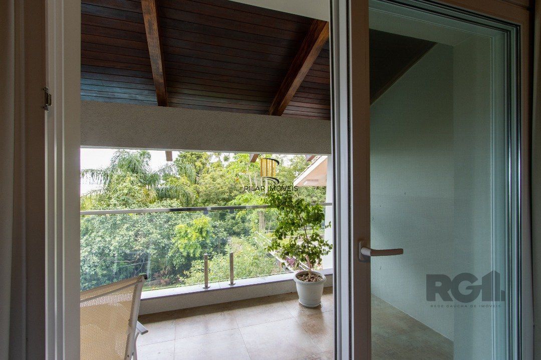 Sobrado com vista para Rio, 3 quartos, 2 suites, pátio, piscina, vaga para 4 carros - Bairro Vila Assunção