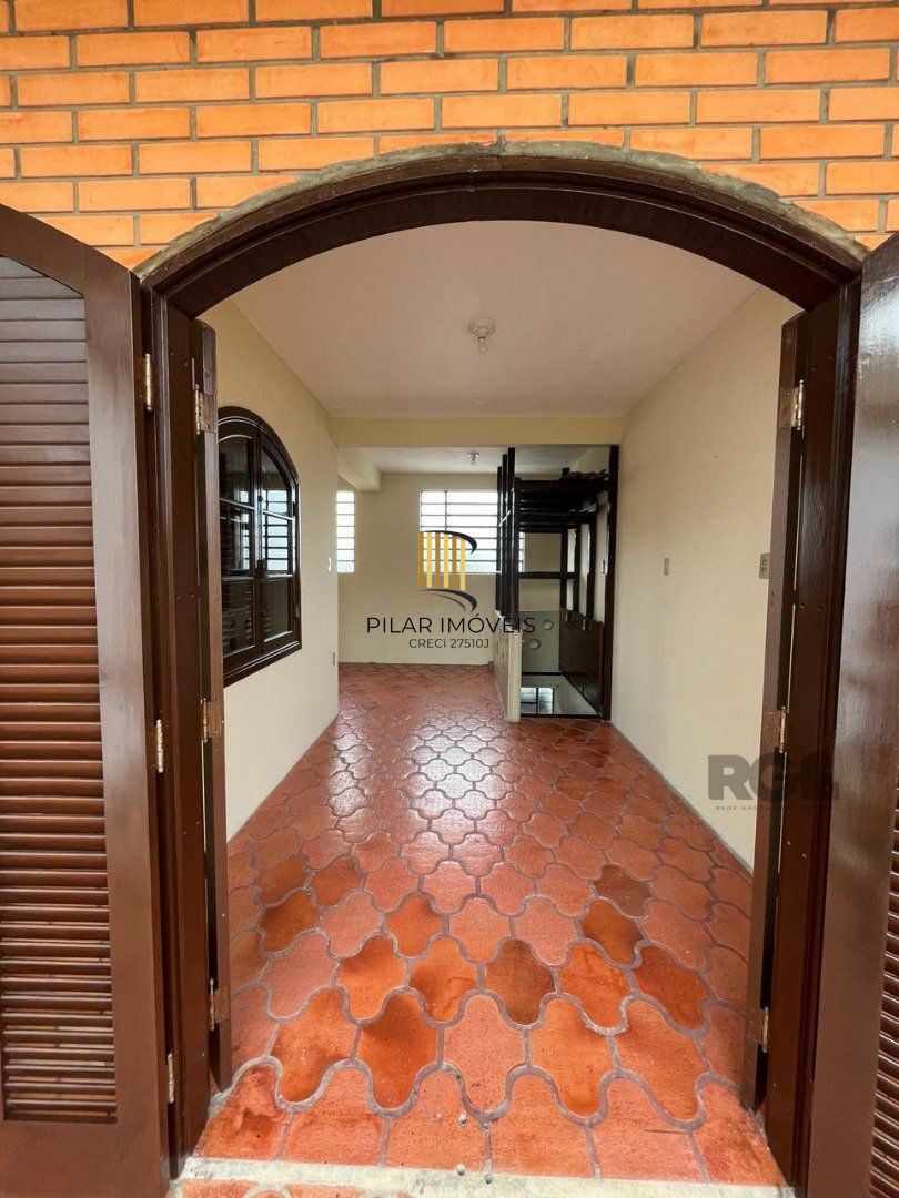 Casa 3 dormitórios no bairro Restinga
