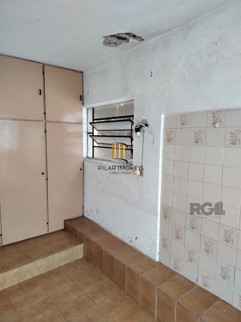 Casa para Venda - 247.37m², 4 dormitórios, 4 vagas - Partenon