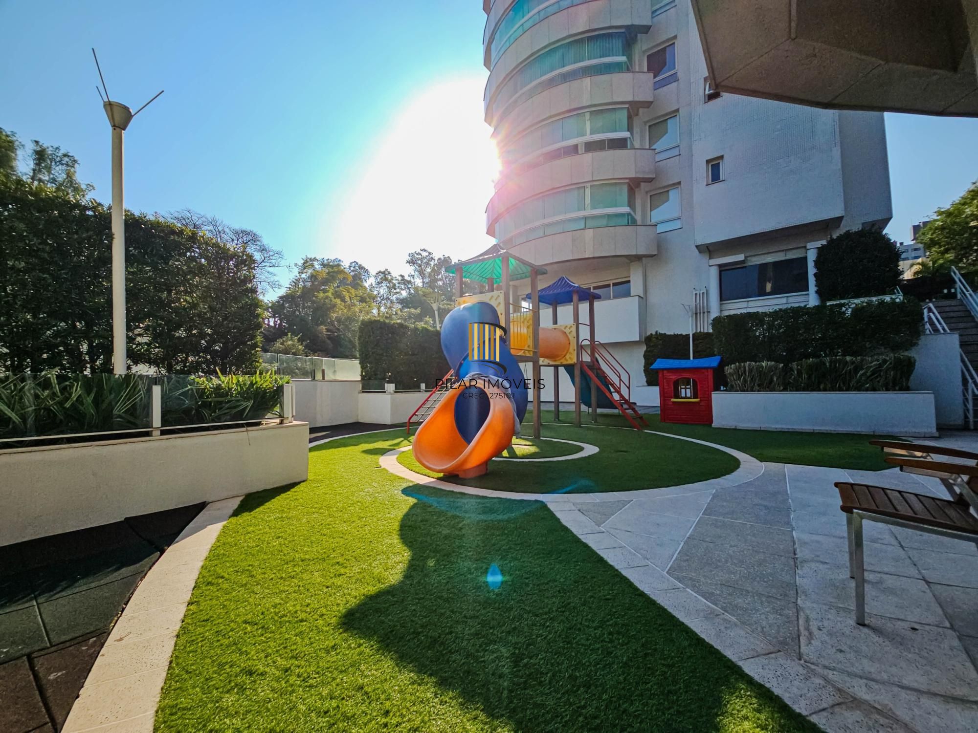 Apartamento com 202m², 3 suítes, lareira, churrasqueira, 3 vagas, infraestrutura completa, no Bela Vista.