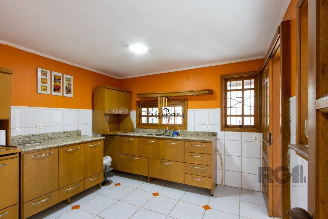 Casa 4 dormitórios no bairro Ipanema