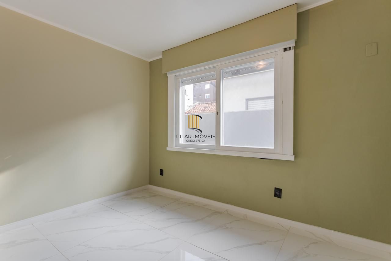 Casa de 3 dormitórios á venda no Jardim Lindóia em Porto Alegre