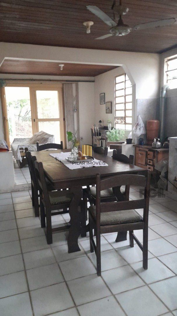 Casa 6 dormitórios no bairro Ponta Grossa
