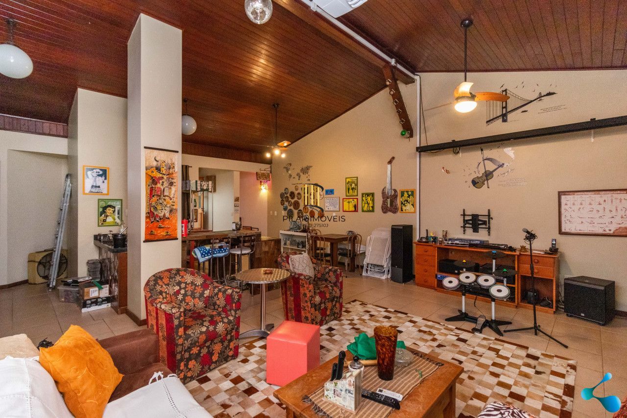 Casa 4 dormitórios no bairro Tristeza