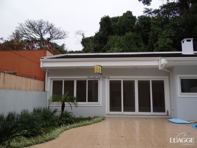 Casa para Venda - 305m², 3 dormitórios, sendo 3 suites, 4 vagas - Nonoai