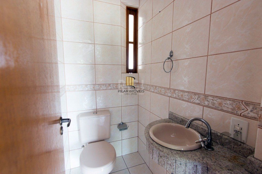 Casa 3 dormitórios no bairro Serraria
