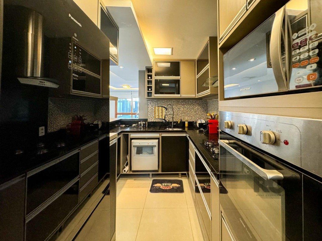 Casa para Venda - 135m², 3 dormitórios, sendo 1 suites, Hípica