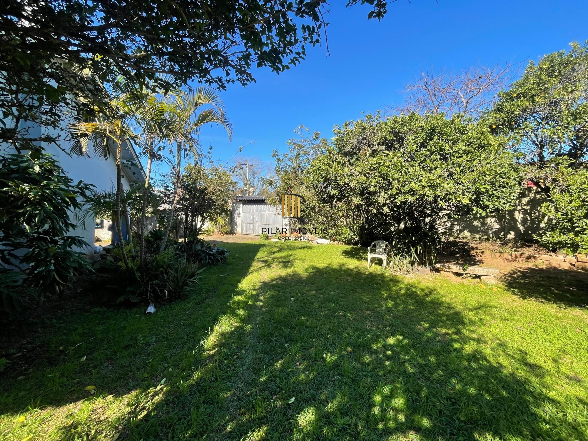 Terreno de esquina, com 429m², está situado no coração do bairro Medianeira